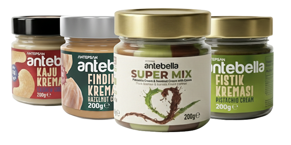 Razni kremovi brenda Antebella poređani jedni pored drugog.