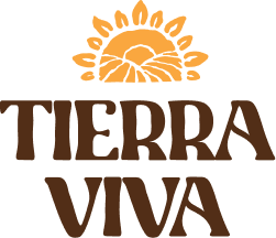 Logo brenda Tierra Viva, koji je prikazan tekstualnim imenom brenda i suncem koje se nalazi iznad teksta.